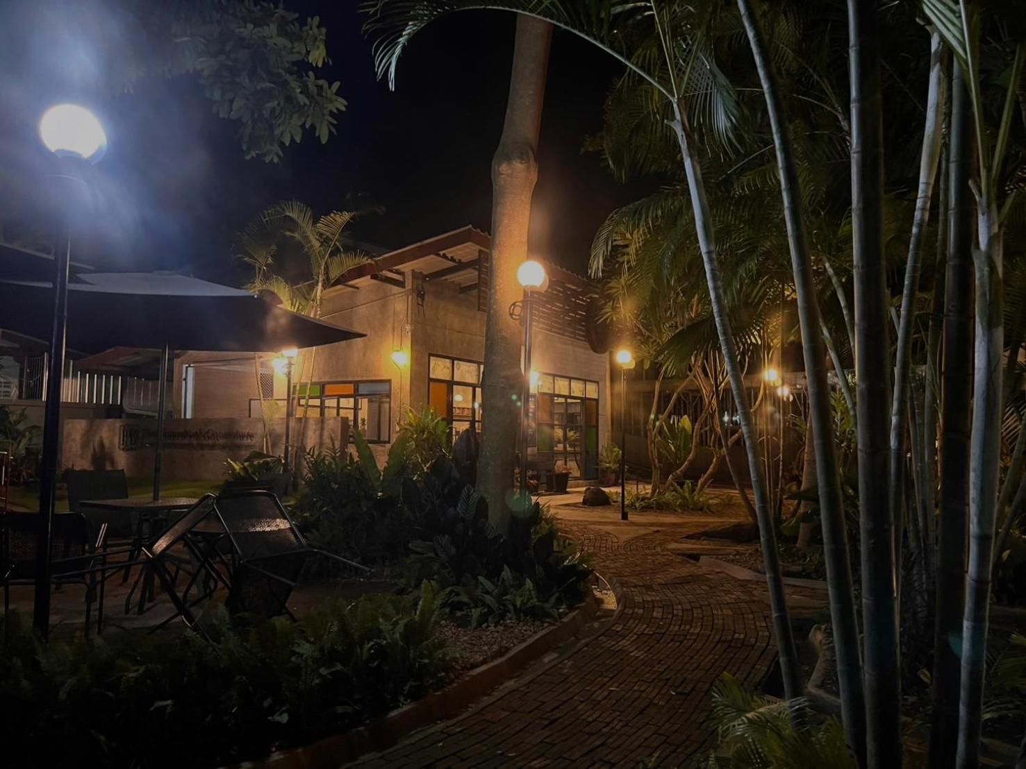 The Picturebook Guesthouse Mae Sot Extérieur photo