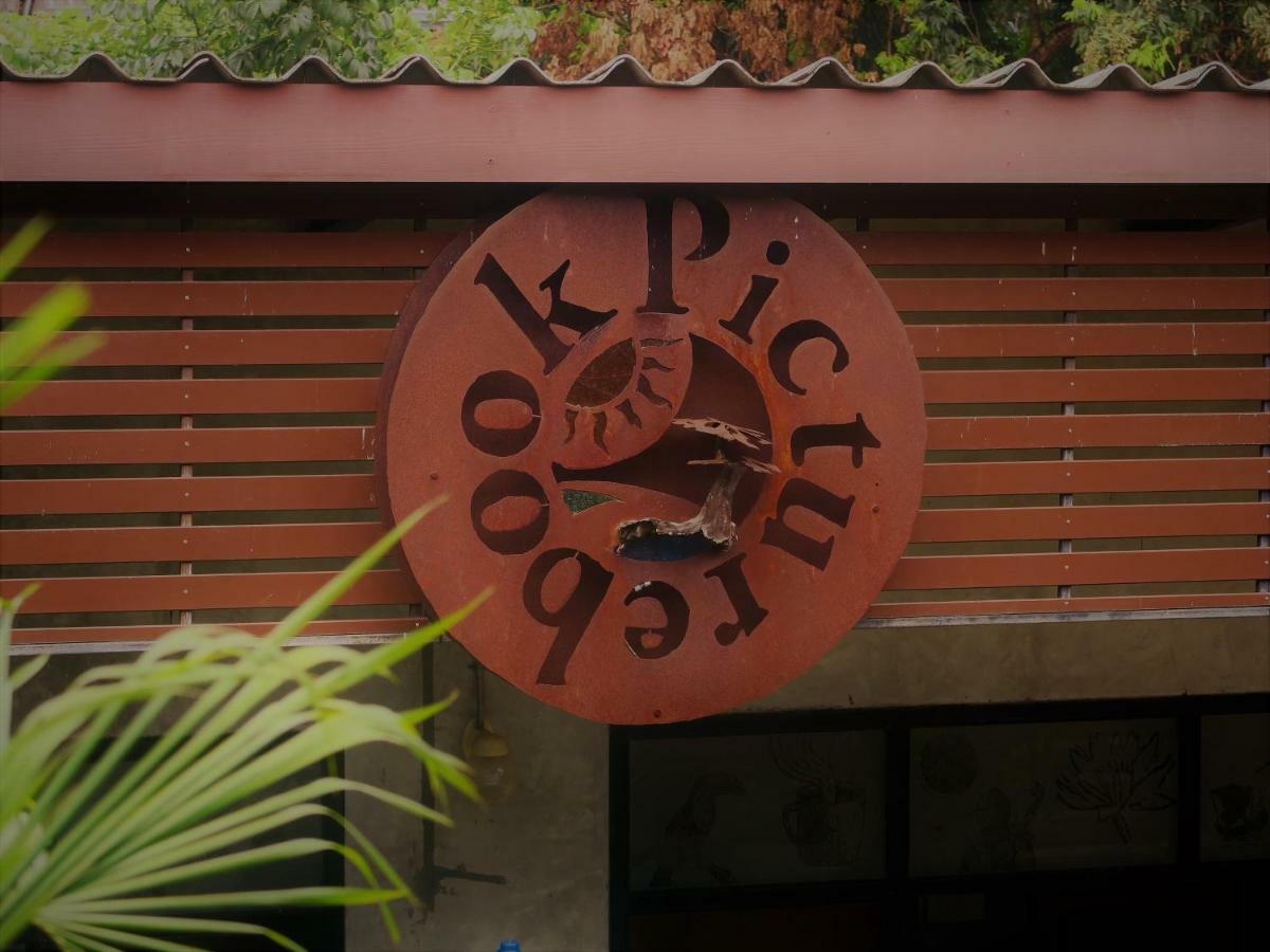 The Picturebook Guesthouse Mae Sot Extérieur photo
